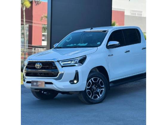 TOYOTA HILUX 2.8 D-4D TURBO DIESEL CD SRX 4X4 AUTOMÁTICO
